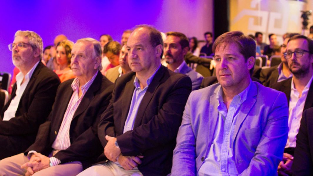 88-profesionales-de-la-arquitectura-recibieron-el-premio-arq-fadea